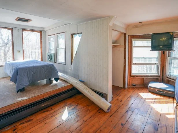 Bedroom 1 of the Hansel and Gretel's Frightening Fixer-Upper house, as seen on Scariest House in America, Season 1.